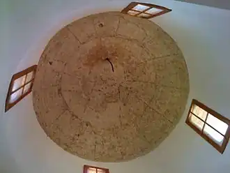 De koepel van de kerk met de verwijderde fresco’s in 2010