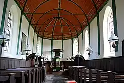 Interieur met preekstoel