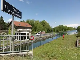 Sluis en kanaal te Mézières-sur-Oise