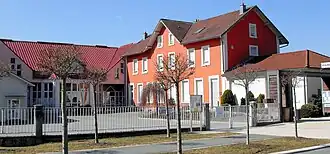 Gemeentehuis en school