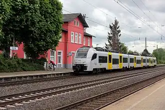 Desiro ML van Trans Regio in station Urmitz in Mülheim-Kärlich (2015)