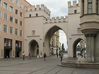 Poort bij het Karlsplatz
