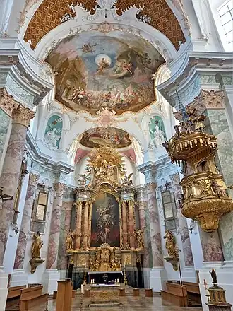 Hoogaltaar en stucwerk