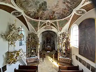 Schip en plafond met frescos.