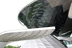 Deel van de expositiehal van BMW in München.