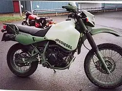 Dieselmotorfiets op basis van een Kawasaki KLR, bestemd voor de Amerikaanse mariniers