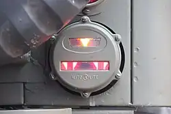 Amerikaanse combinatie van verduisterde achterlichten en (wit) remlicht