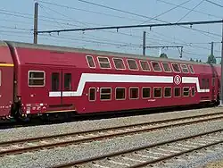 Een NMBS-M5-dubbeldeksrijtuig, (2e klasse)