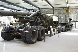 Achteraanzicht met 8 inch houwitser M1 als treklast