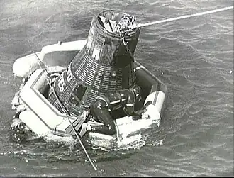 De MA-8 met kikvorsman tijdens berging.