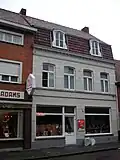 Woonhuis met winkel