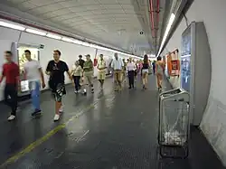 Tussen hoofdingang en verdeelhal