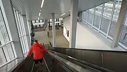 De roltrappen bij het busstation