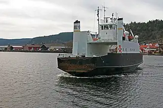 Veerboot over de Svelvikstrømmen.