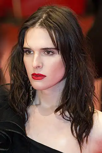 Hari Nef