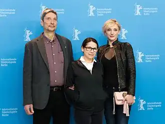 Regisseuse Ildikó Enyedi (midden) en de twee hoofdrolspelers tijdens de Berlinale 2017