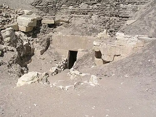 Ingang van de piramide