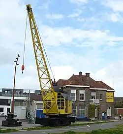 Gebouw met kraan