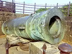 Kanon op de stadsmuur