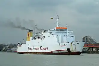 De Gardenia verlaat de haven van Oostende