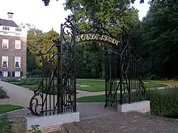 Smeedijzeren hekwerk aan de Vechtzijde