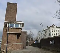 Het bruggenhoofd van de Willemsbrug bij kilometerraai 1000.