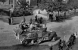 Amerikaans legervoertuig op het Emmaplein, 1944