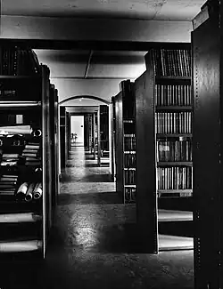 Vm. Centrale Bibliotheek in het klooster, 1971