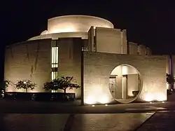 Vergaderzaal Provinciale Staten bij avond