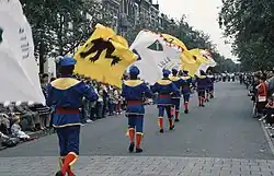 Vendelzwaaiers uit Rijsel in de Heiligdomsvaart van Maastricht, 1990