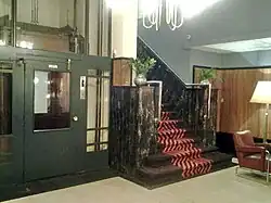 Originele lift en trap