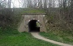 Sortie B, stadszijde