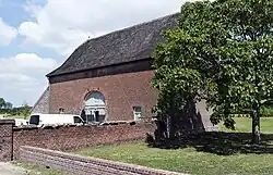 Schuur en deel hoogstamboomgaard