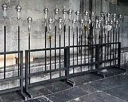 Processielantaarns en broederschapsplaquettes