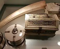 Diverse reliekhouders van ivoor