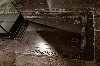 Dubbel gebruikte grafzerk