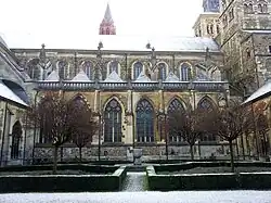 Noordelijke kapellen vanaf de pandhof