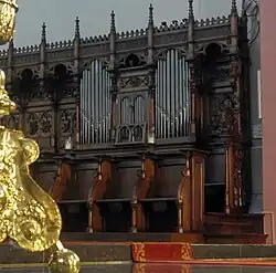 Koorgestoelte met ingebouwd orgel, Sint-Servaasbasiliek