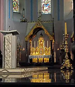 Lezenaar en hoogaltaar