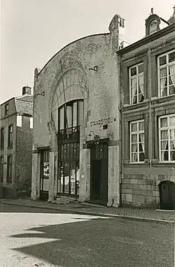 Dezelfde gevel in vervallen staat, 1953