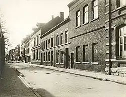 Wycker Grachtstraat, even nummers, vanaf de Sint Maartenslaan, ca. 1930