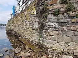 Kademuur ten noorden van de Waterpoort