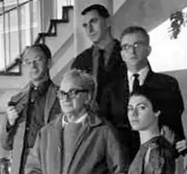 Frans Gast (achteraan), poserend in de Jan van Eyck Academie met dirigent André Rieu sr., kunstenaar Charles Eyck, componist Matty Niël en actrice Brûni Heinke