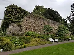 Kloostertuin Zusters Onder de Bogen, overzicht stadsmuur