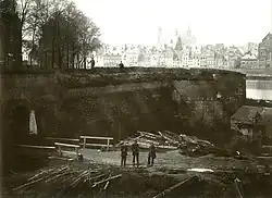 Dezelfde poort tijdens de sloop (Th. Weijnen, 1868)