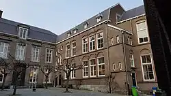 Oostelijke gebouw aan binnenplaats