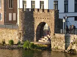 Maaszijde, gezien vanaf de Hoge Brug