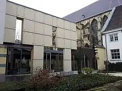 Moderne vleugel naast Commandantswoning