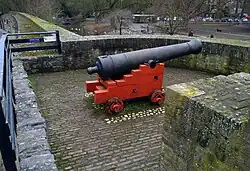 Oostelijk rondeel met kanon