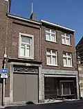 Winkel-woonhuis met lijstgevel
